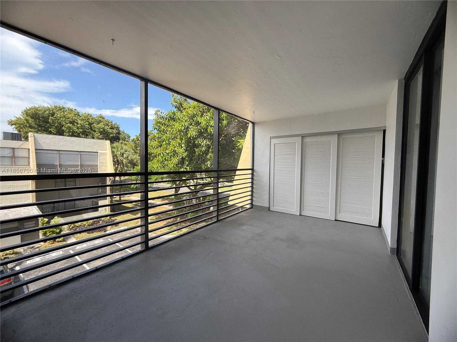 Small Image of 20200 WEST COUNTRY CLUB DR #PH14, Aventura Number 11