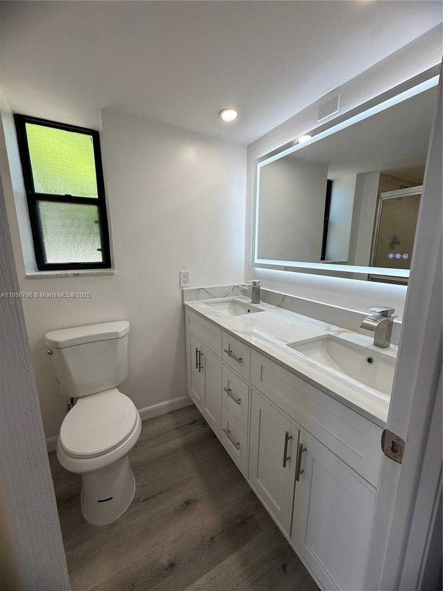 Small Image of 20200 WEST COUNTRY CLUB DR #PH14, Aventura Number 13