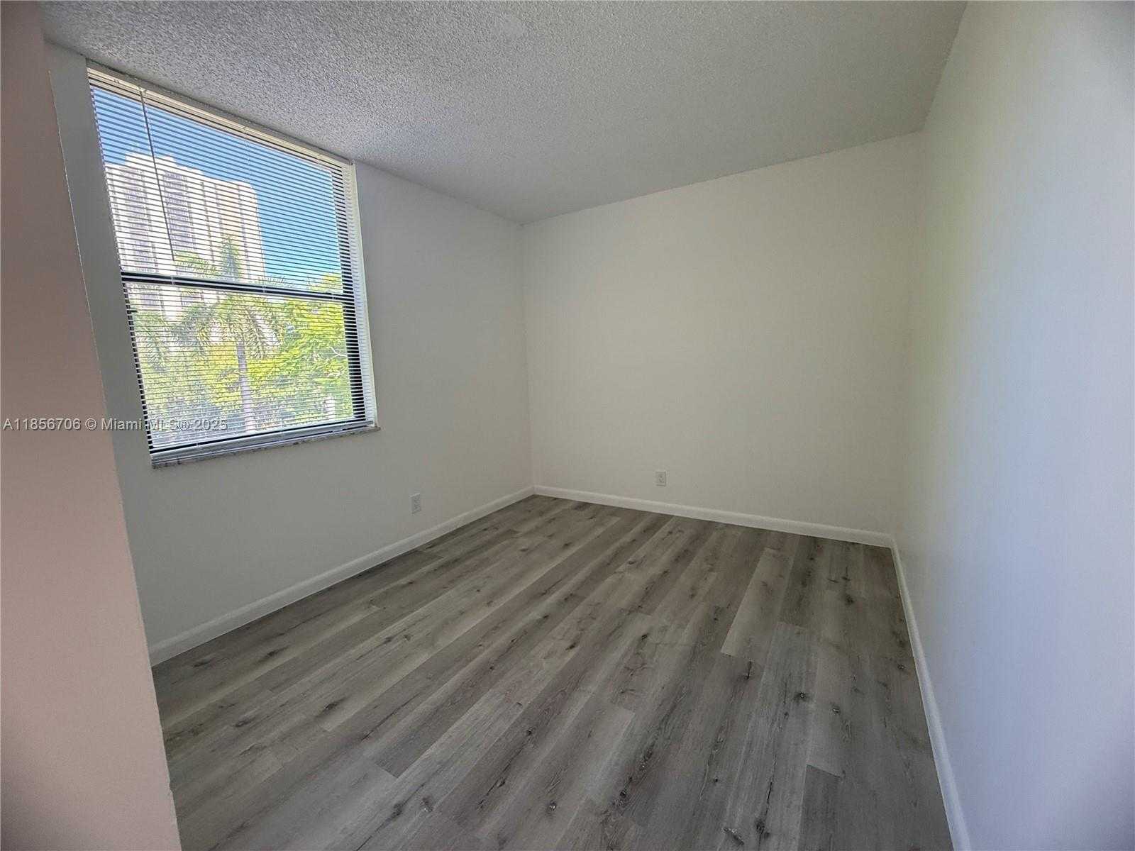 Small Image of 20200 WEST COUNTRY CLUB DR #PH14, Aventura Number 7
