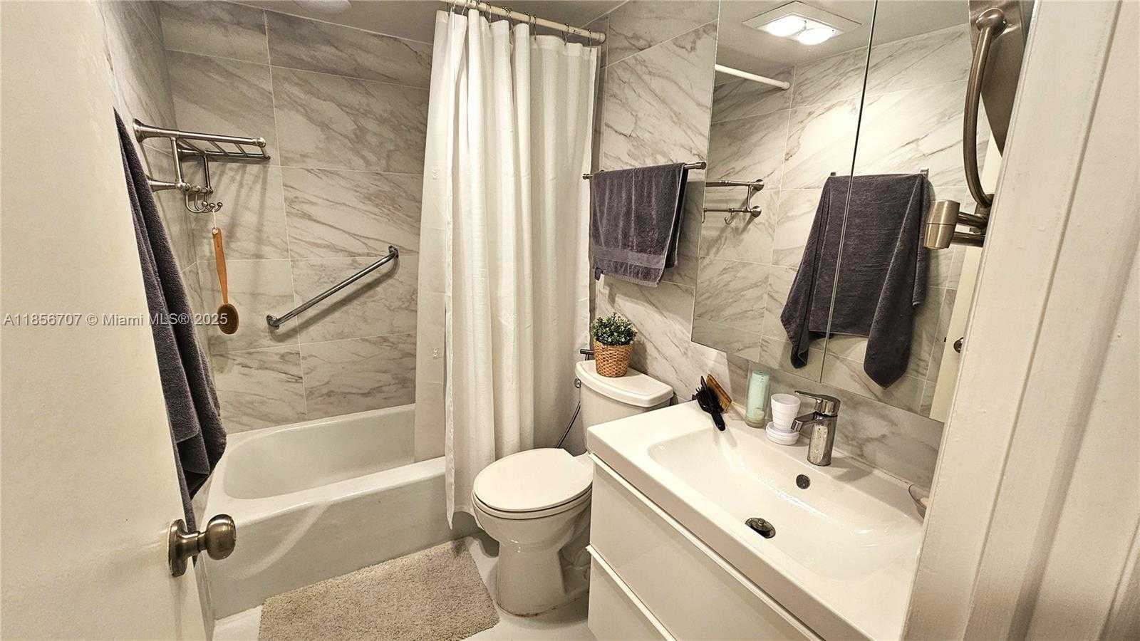 Small Image of 1980 SOUTH OCEAN DR #6B, Hallandale Beach Number 14
