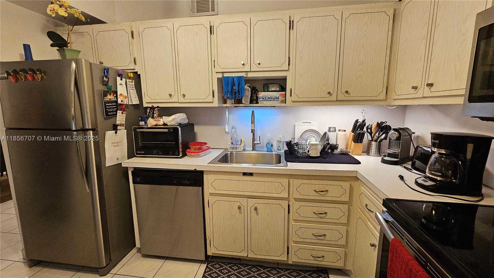 Small Image of 1980 SOUTH OCEAN DR #6B, Hallandale Beach Number 3