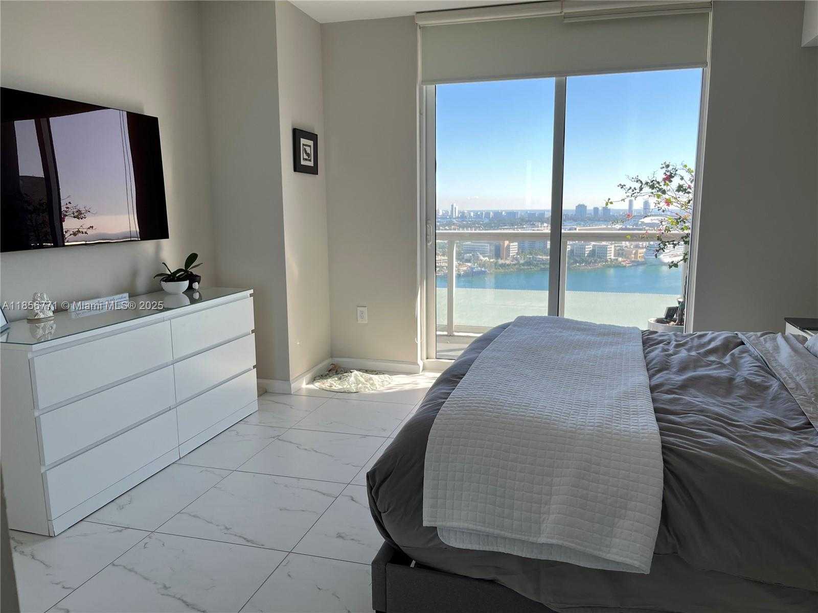 Small Image of 50 BISCAYNE BLVD #2806, Miami Number 8