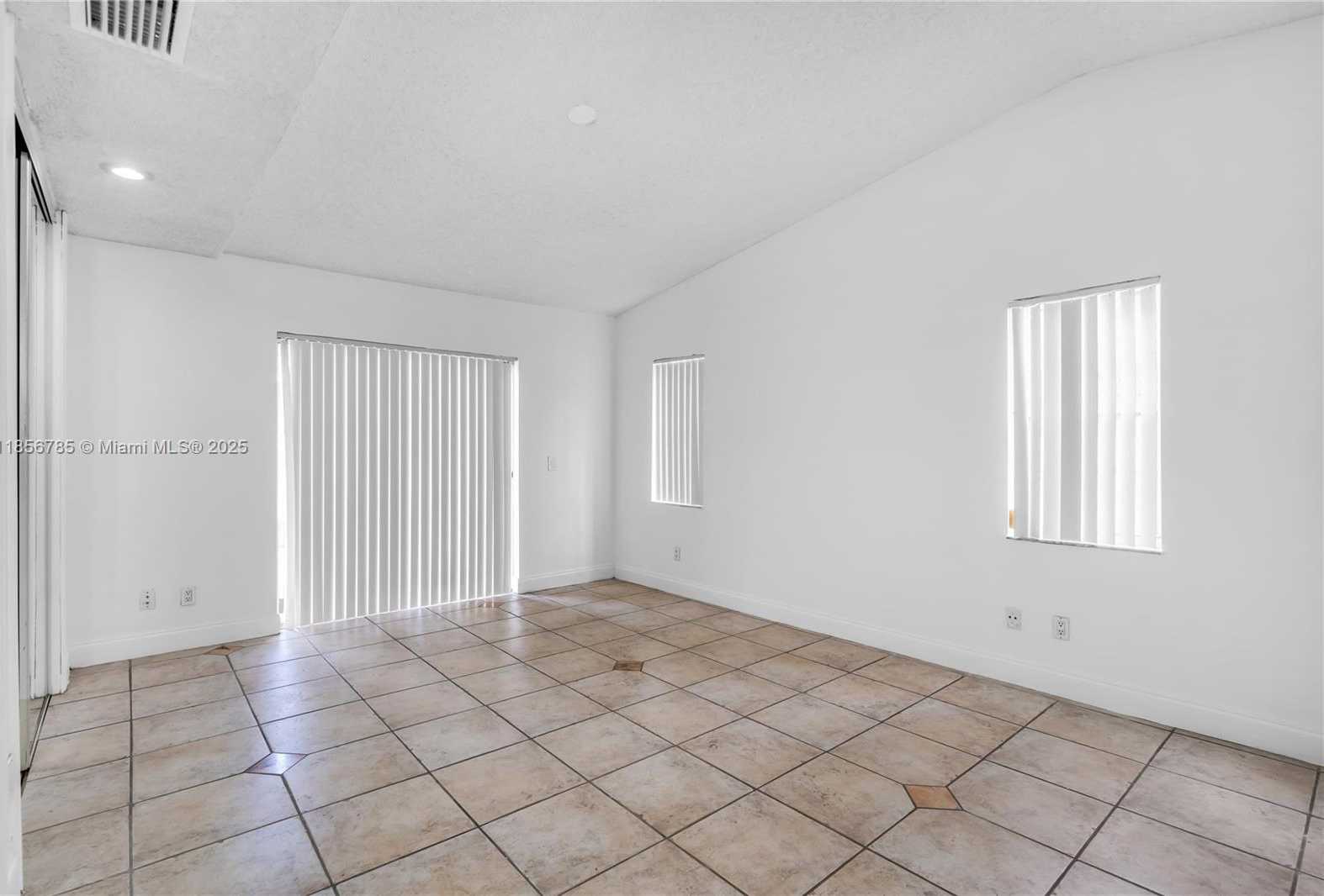 Small Image of 14660 SOUTH WEST 144TH TER #14660, Miami Number 15