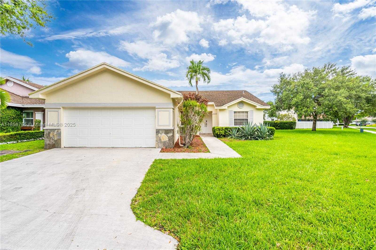 Small Image of 14660 SOUTH WEST 144TH TER #14660, Miami Number 28