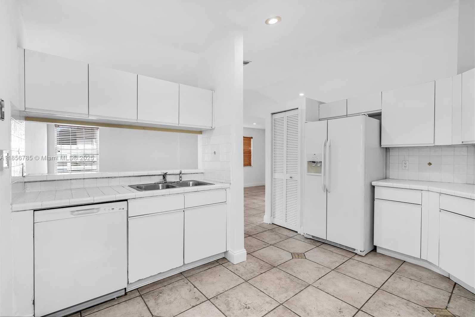 Small Image of 14660 SOUTH WEST 144TH TER #14660, Miami Number 9