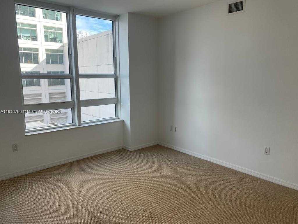Small Image of 950 BRICKELL BAY DR #602, Miami Number 10