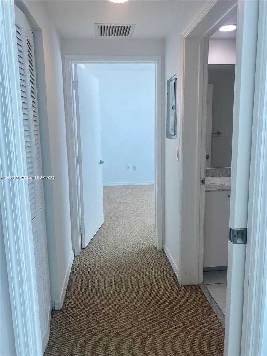 Small Image of 950 BRICKELL BAY DR #602, Miami Number 12