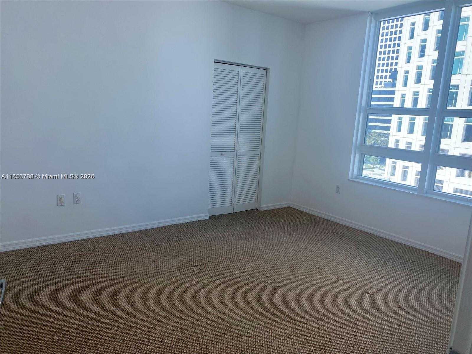 Small Image of 950 BRICKELL BAY DR #602, Miami Number 14
