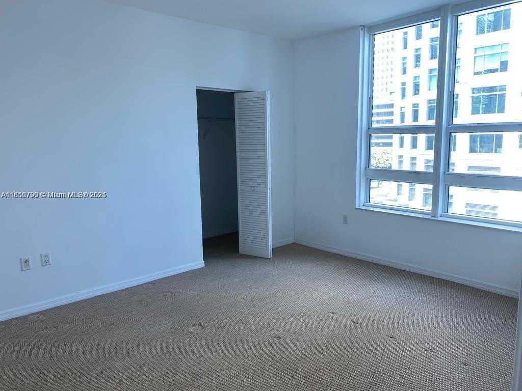 Small Image of 950 BRICKELL BAY DR #602, Miami Number 9