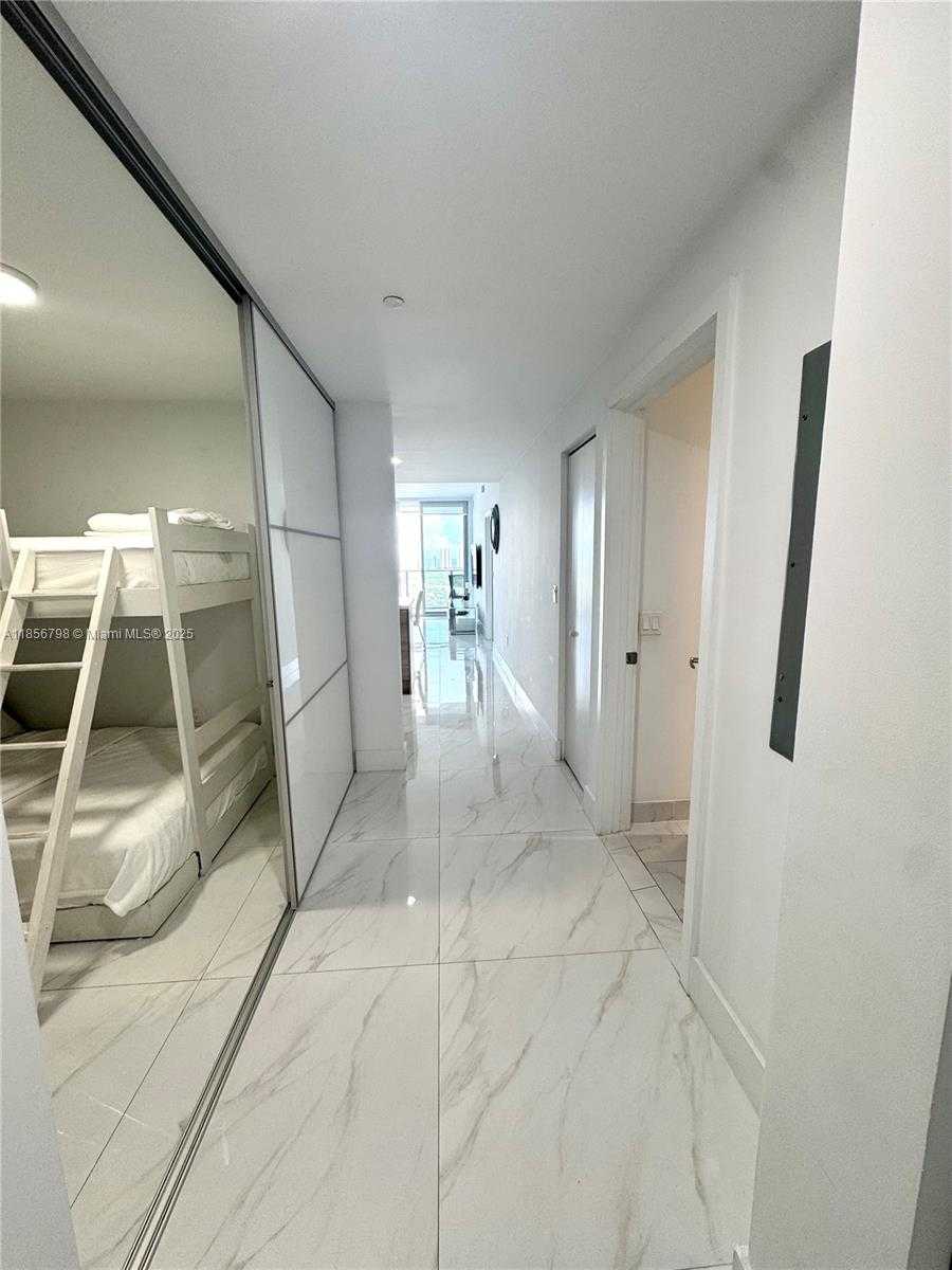 Small Image of 16385 BISCAYNE BLVD #2720, North Miami Beach Number 18