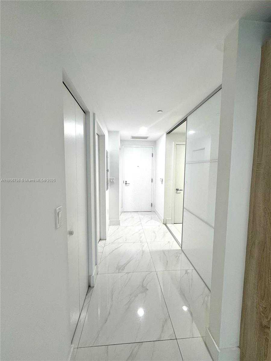 Small Image of 16385 BISCAYNE BLVD #2720, North Miami Beach Number 19