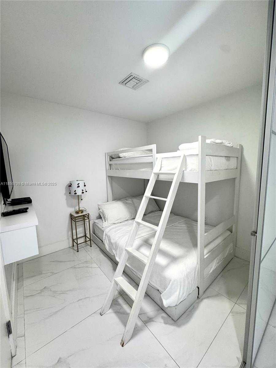 Small Image of 16385 BISCAYNE BLVD #2720, North Miami Beach Number 20