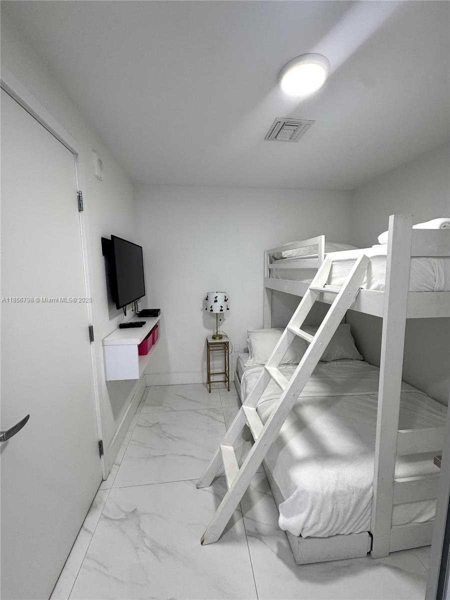 Small Image of 16385 BISCAYNE BLVD #2720, North Miami Beach Number 21