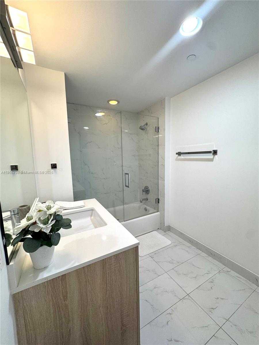 Small Image of 16385 BISCAYNE BLVD #2720, North Miami Beach Number 23