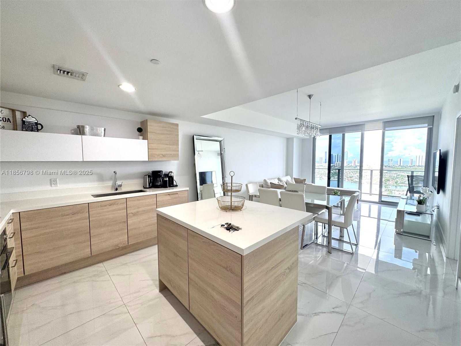 Small Image of 16385 BISCAYNE BLVD #2720, North Miami Beach Number 25