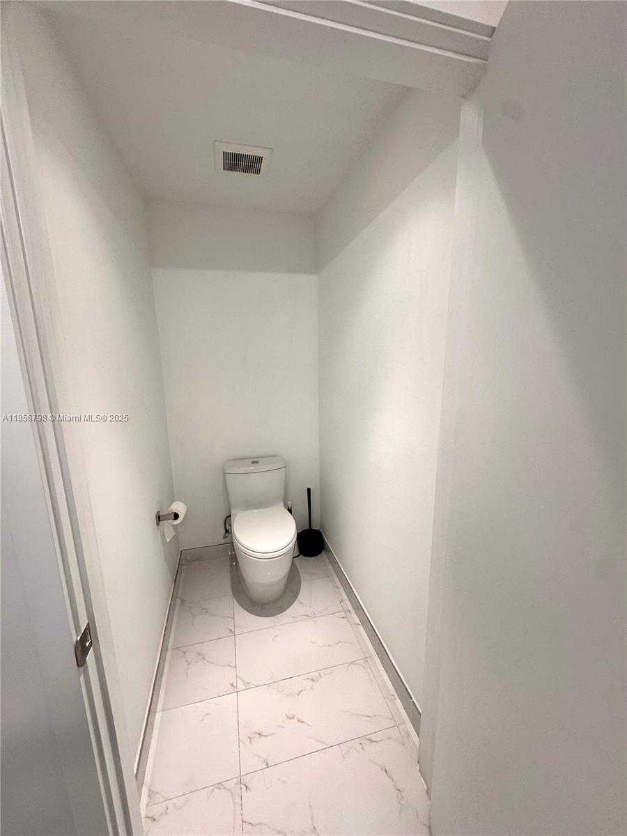 Small Image of 16385 BISCAYNE BLVD #2720, North Miami Beach Number 38