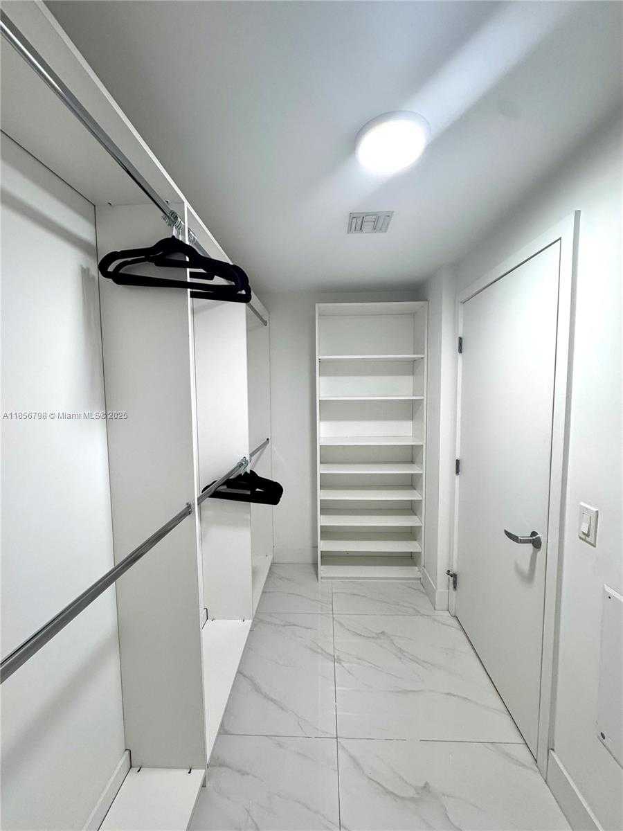 Small Image of 16385 BISCAYNE BLVD #2720, North Miami Beach Number 39