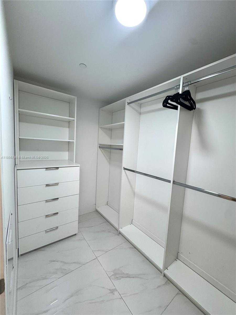 Small Image of 16385 BISCAYNE BLVD #2720, North Miami Beach Number 40