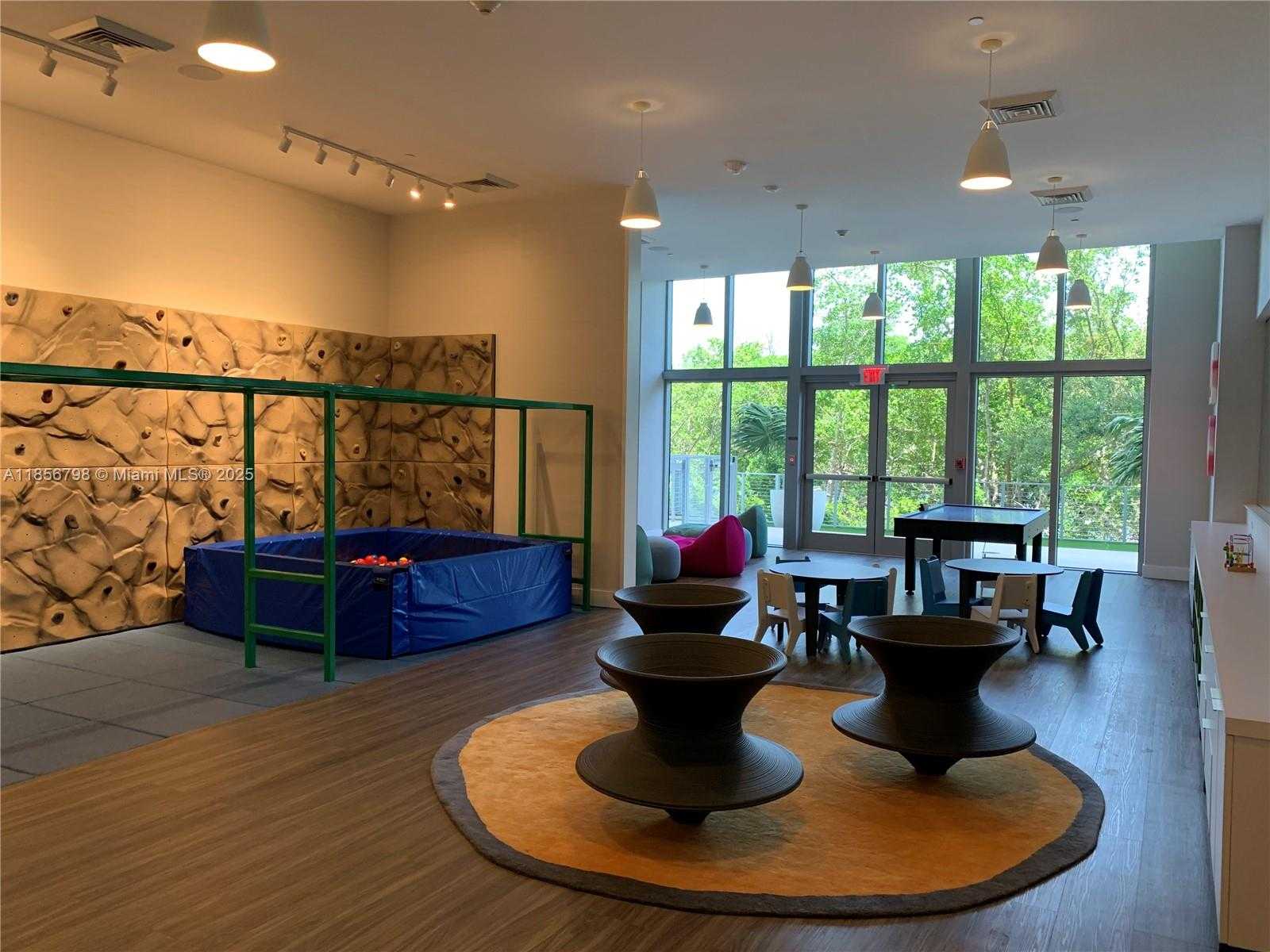 Small Image of 16385 BISCAYNE BLVD #2720, North Miami Beach Number 6
