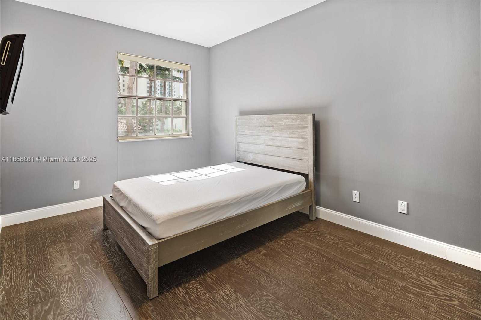 Small Image of 4011 194TH TRL, Sunny Isles Beach Number 12