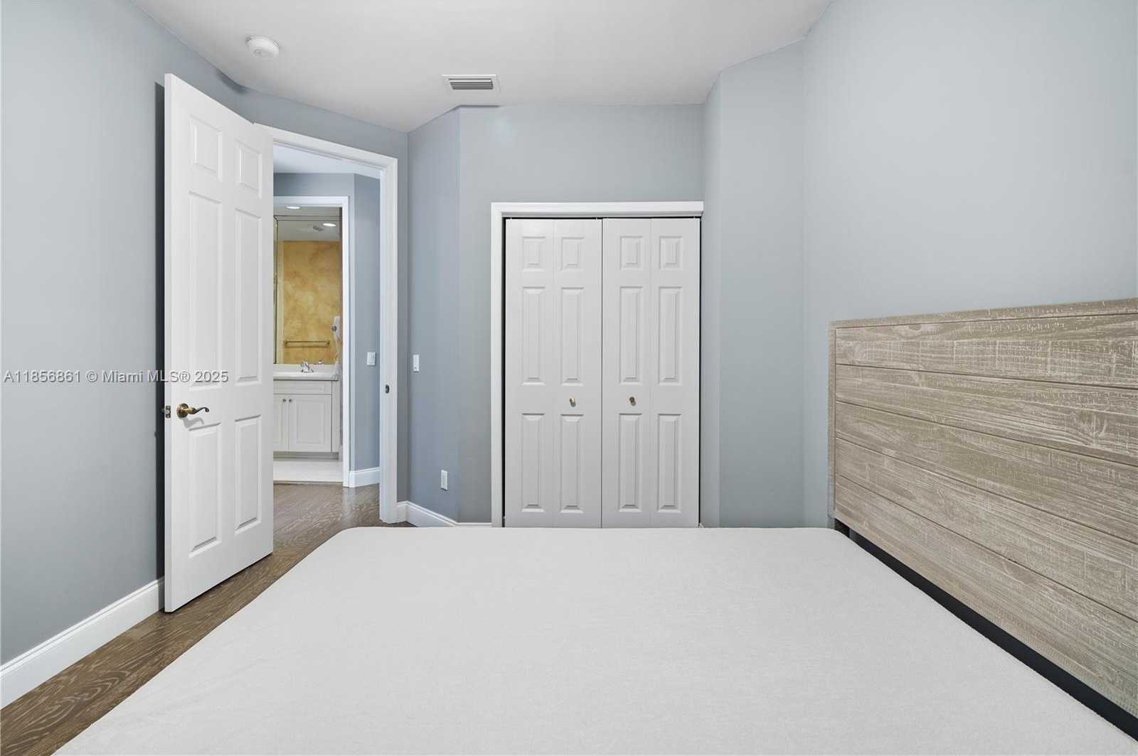 Small Image of 4011 194TH TRL, Sunny Isles Beach Number 13