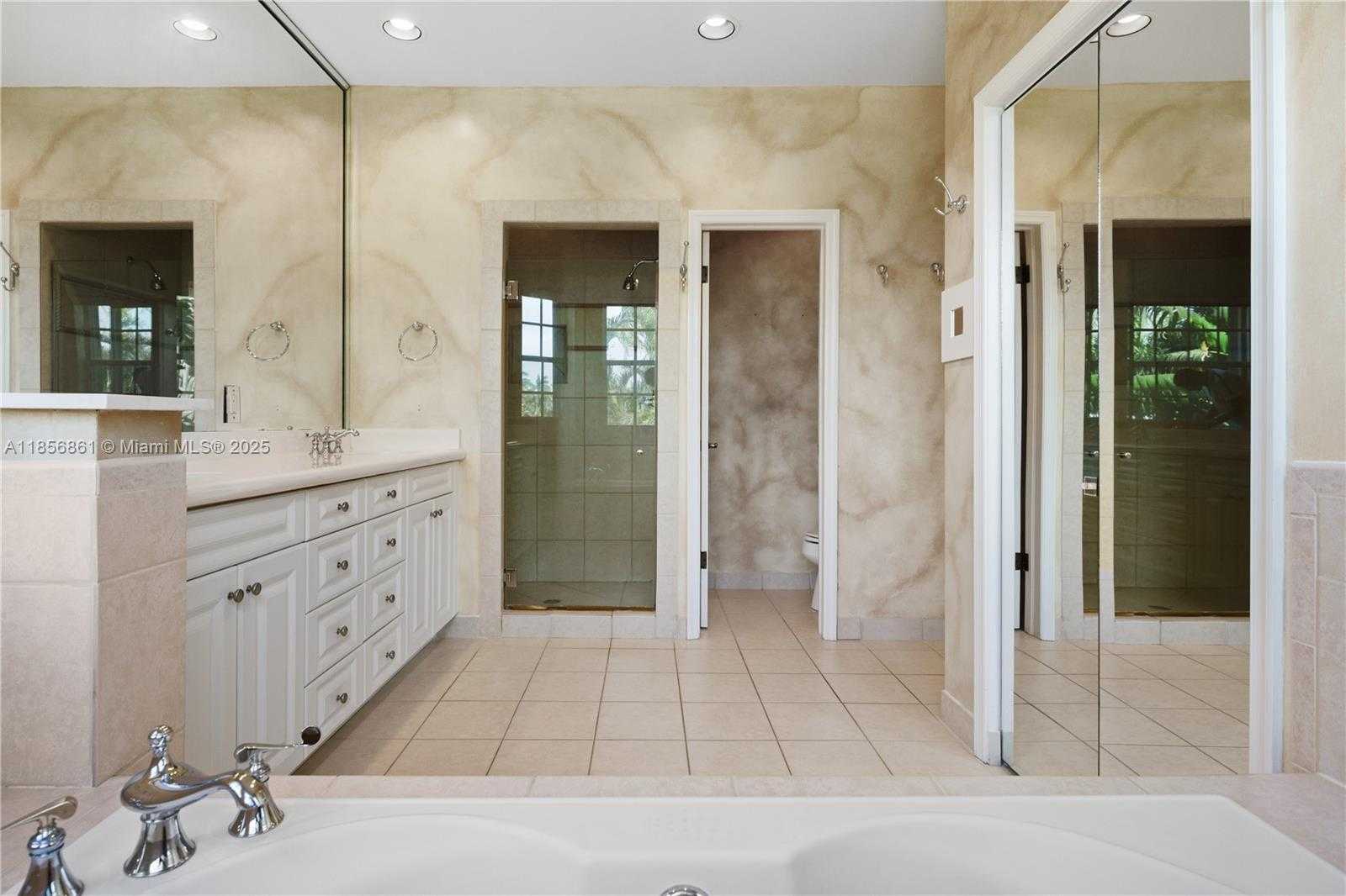 Small Image of 4011 194TH TRL, Sunny Isles Beach Number 15