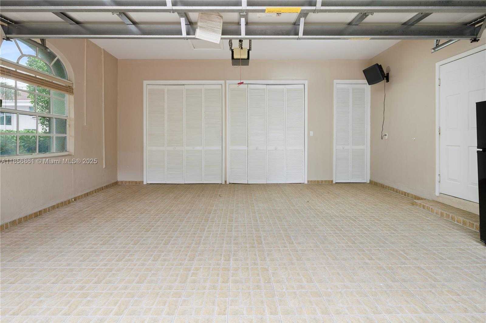 Small Image of 4011 194TH TRL, Sunny Isles Beach Number 18