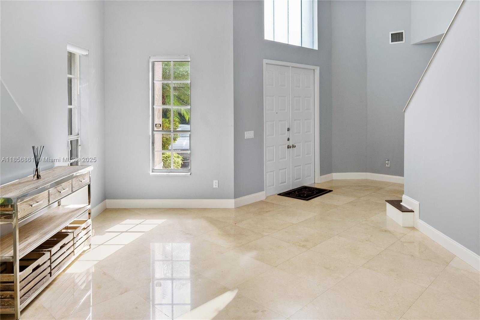 Small Image of 4011 194TH TRL, Sunny Isles Beach Number 2