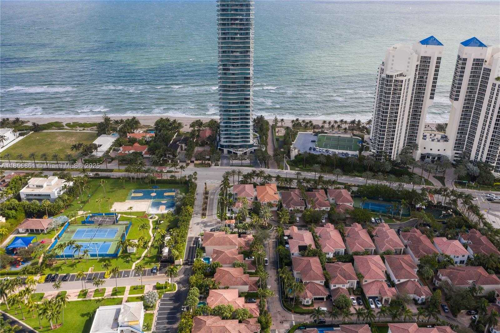 Small Image of 4011 194TH TRL, Sunny Isles Beach Number 20