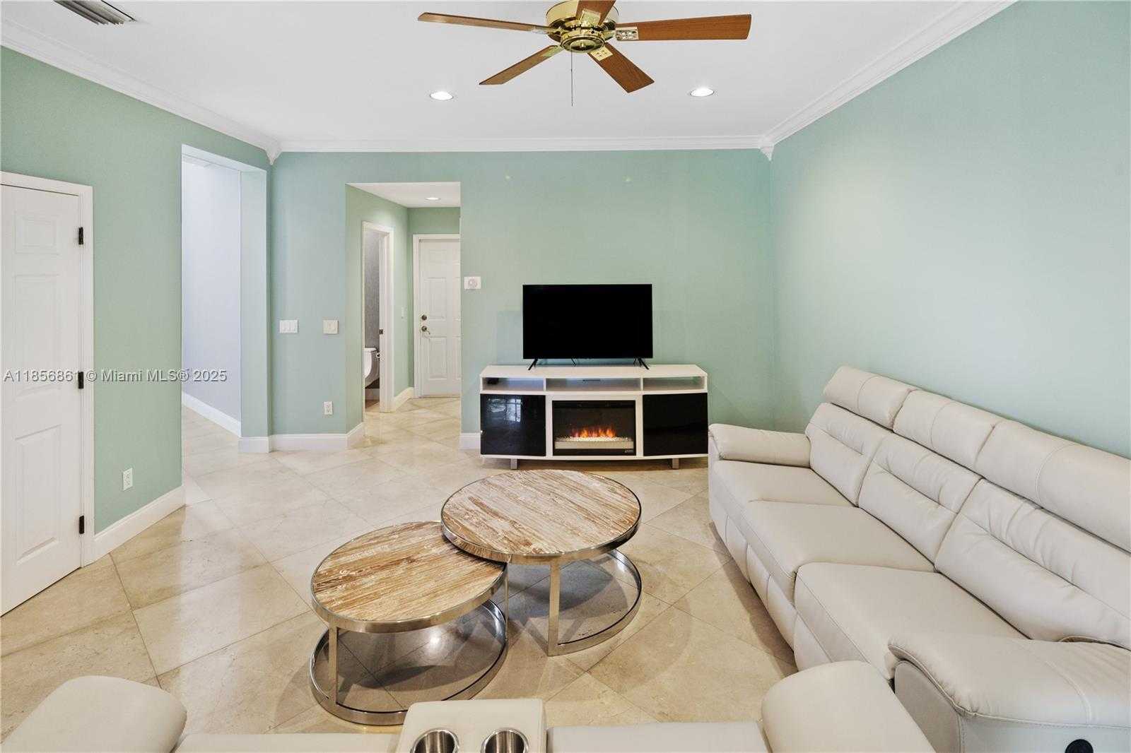 Small Image of 4011 194TH TRL, Sunny Isles Beach Number 6