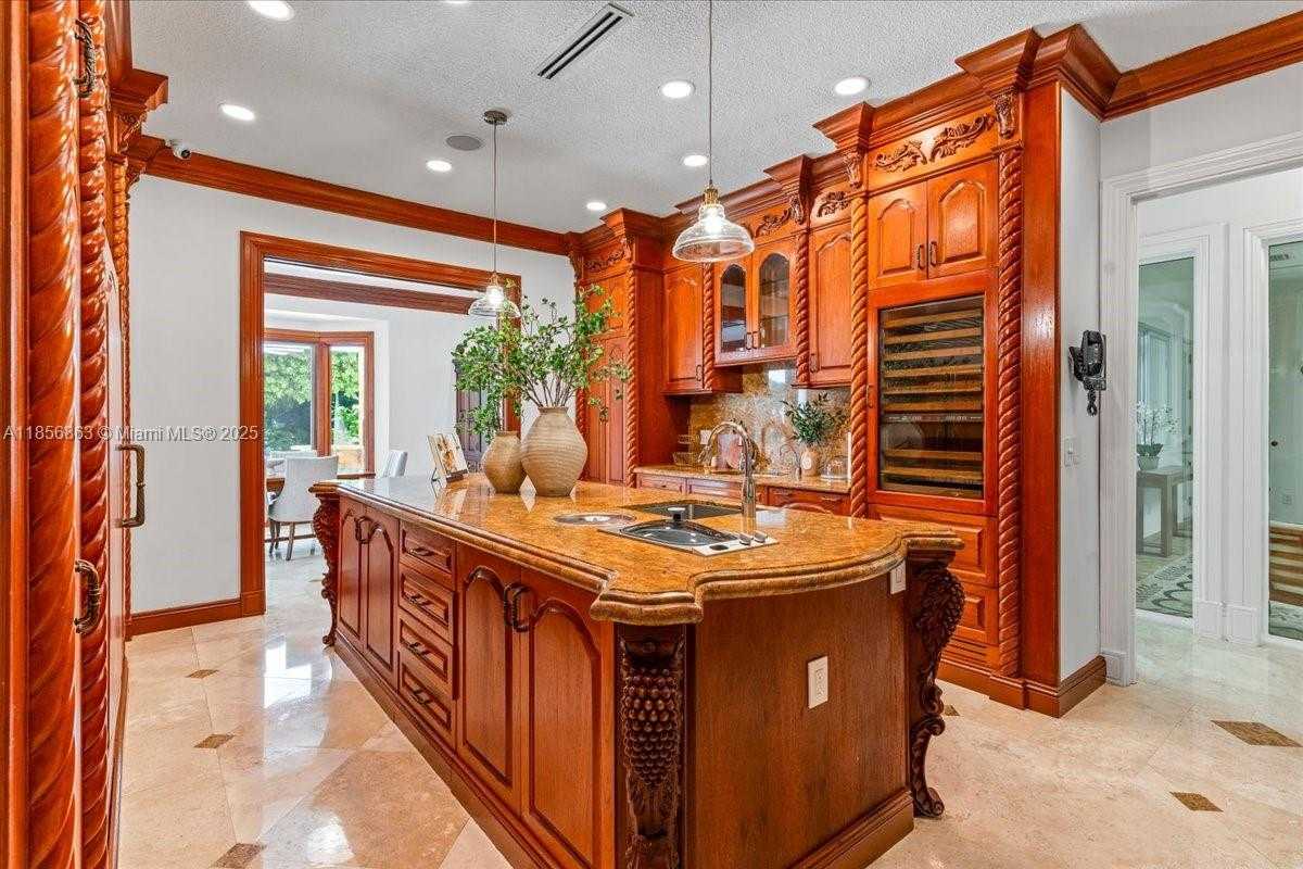 Small Image of 9400 OLD CUTLER RD, Coral Gables Number 16