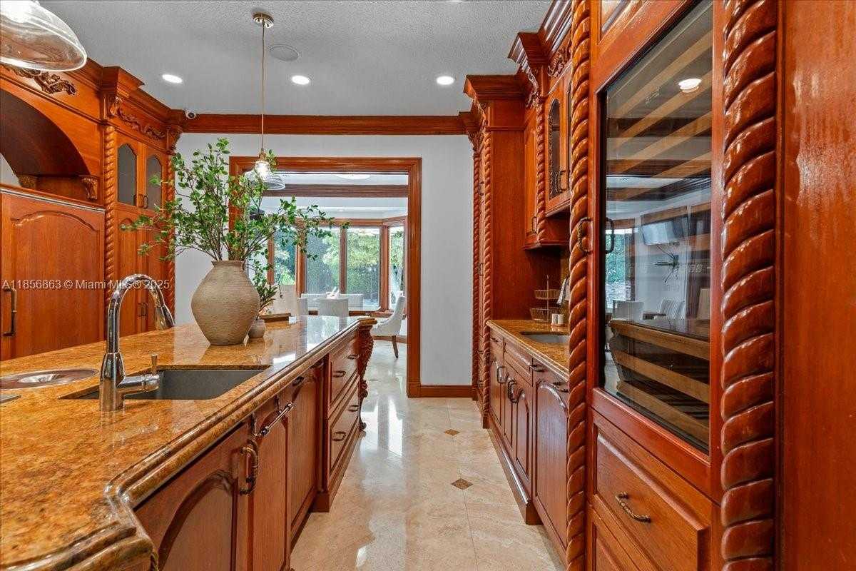 Small Image of 9400 OLD CUTLER RD, Coral Gables Number 17