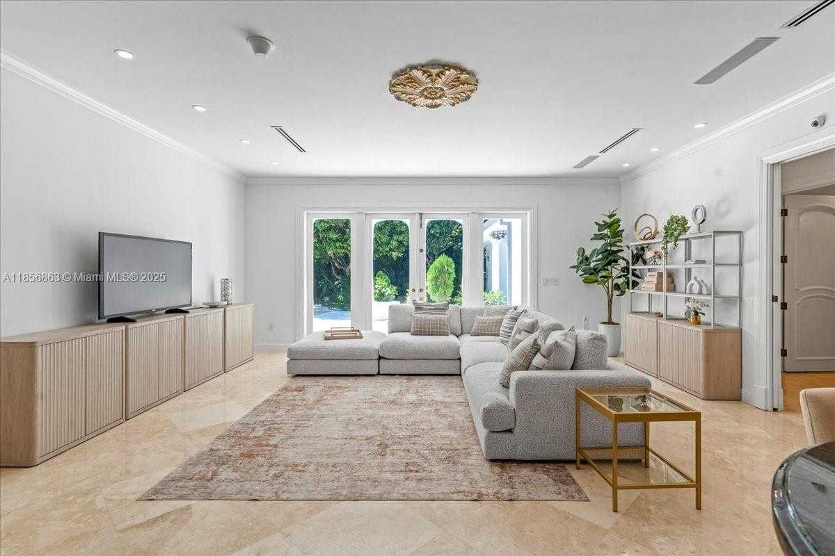 Small Image of 9400 OLD CUTLER RD, Coral Gables Number 2