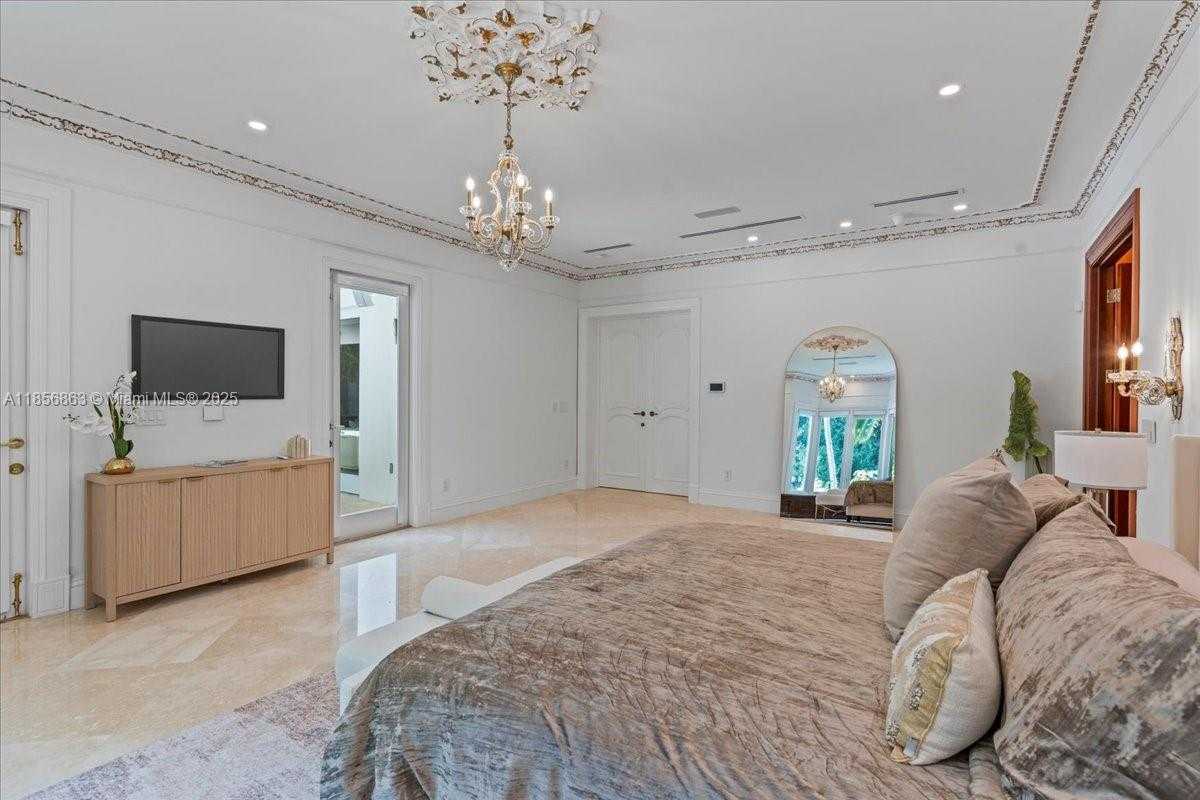 Small Image of 9400 OLD CUTLER RD, Coral Gables Number 24