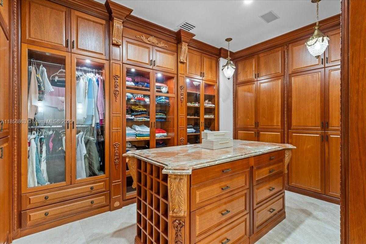 Small Image of 9400 OLD CUTLER RD, Coral Gables Number 31