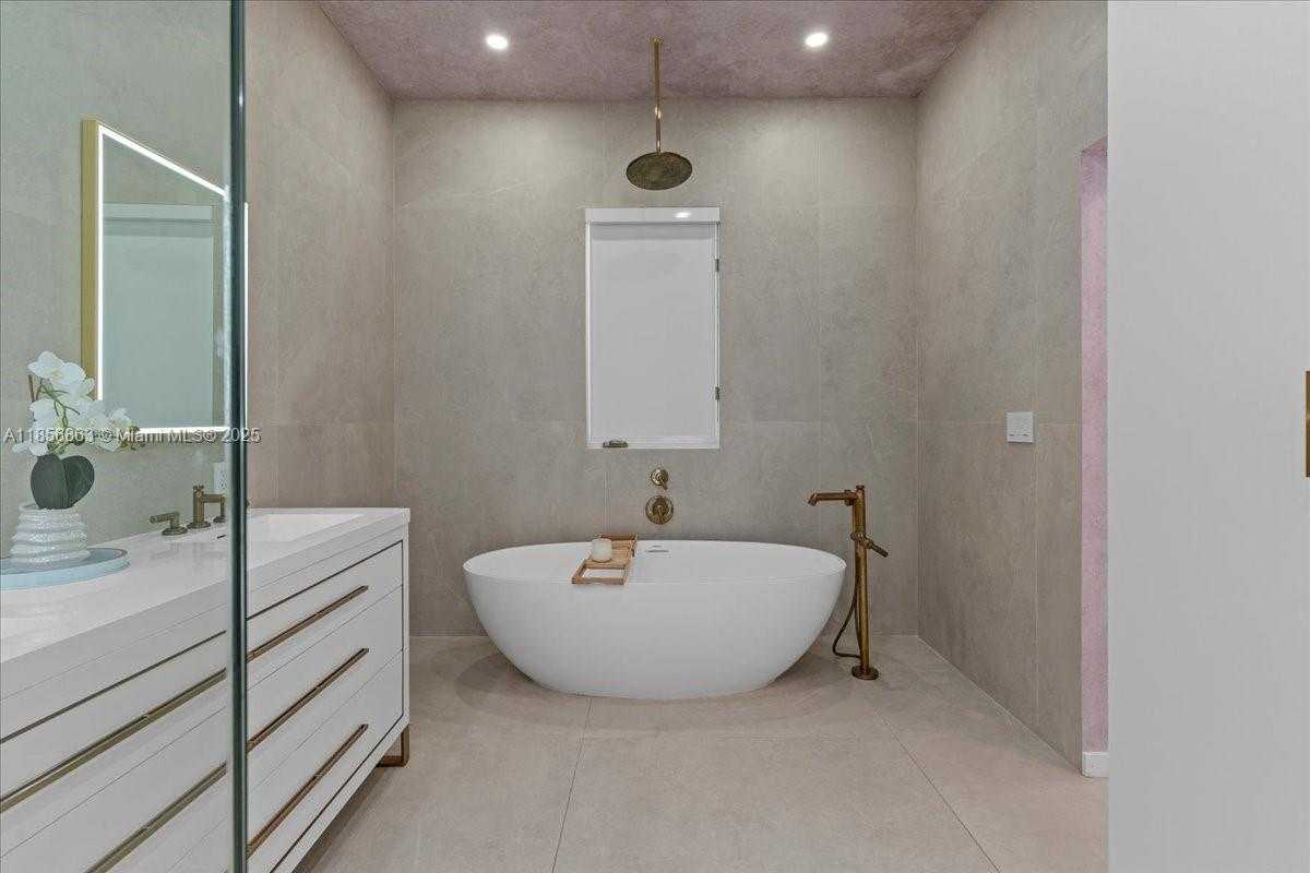 Small Image of 9400 OLD CUTLER RD, Coral Gables Number 35