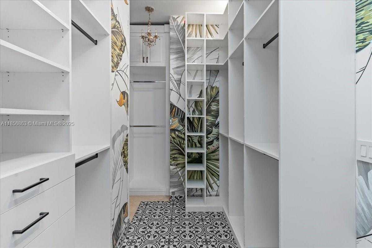 Small Image of 9400 OLD CUTLER RD, Coral Gables Number 38