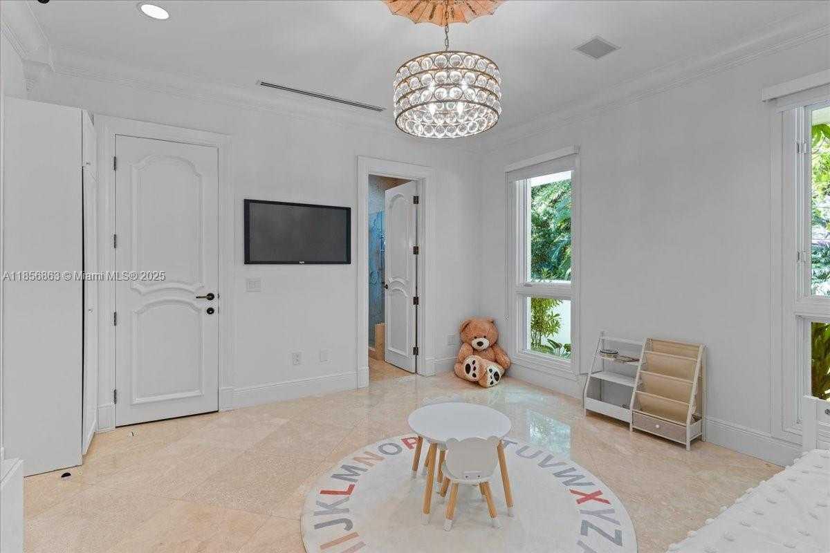 Small Image of 9400 OLD CUTLER RD, Coral Gables Number 42