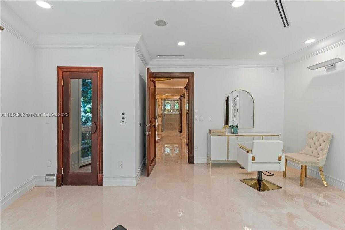Small Image of 9400 OLD CUTLER RD, Coral Gables Number 43