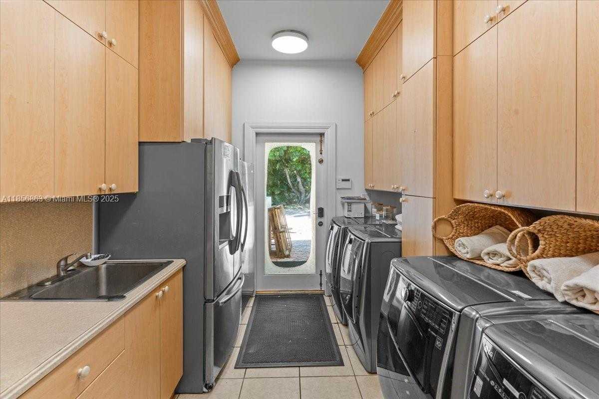 Small Image of 9400 OLD CUTLER RD, Coral Gables Number 50