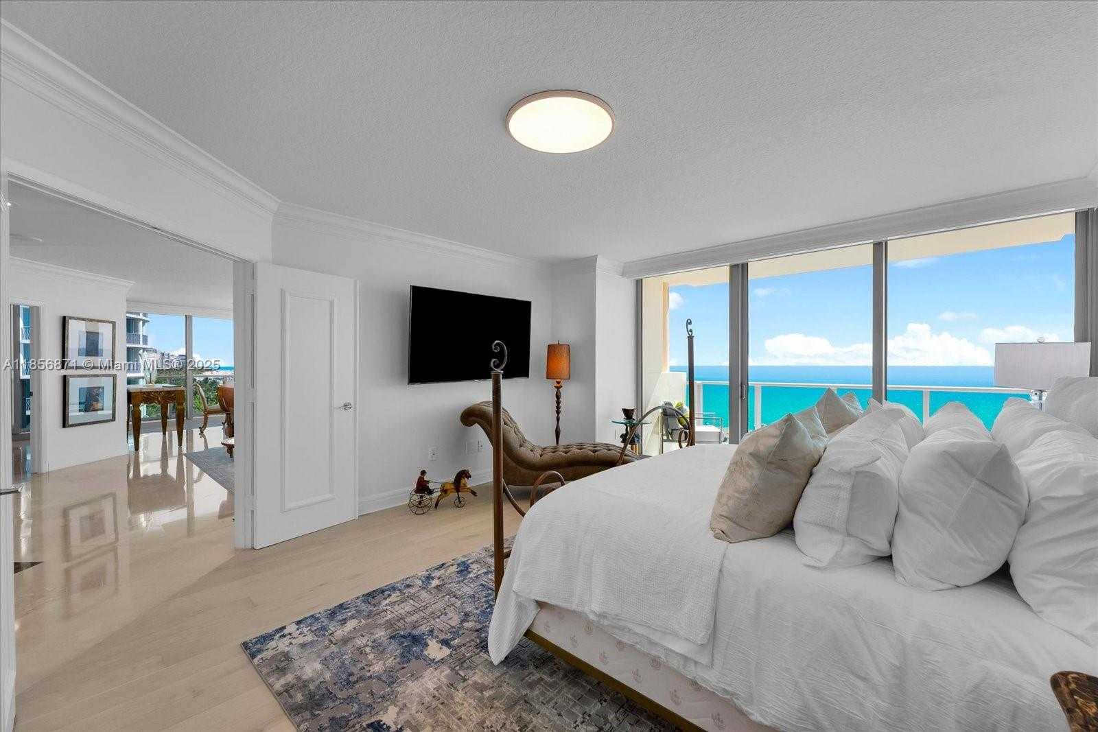Small Image of 1455 OCEAN DR #909, Miami Beach Number 12