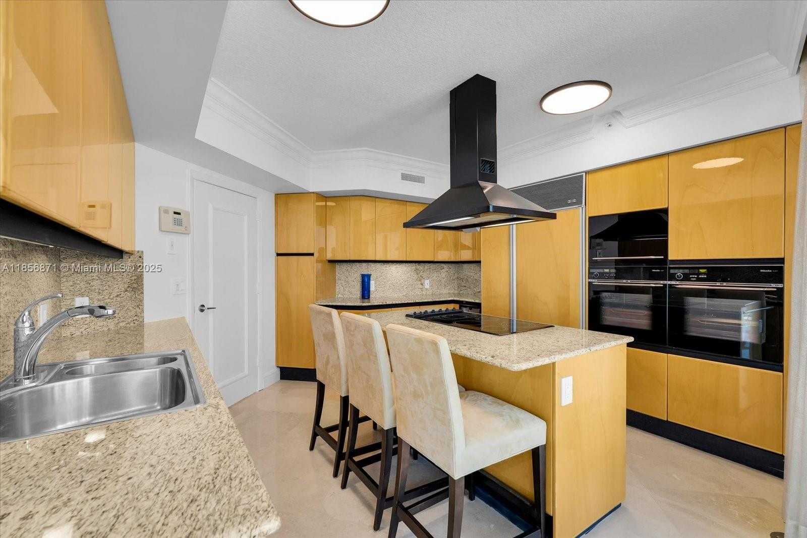 Small Image of 1455 OCEAN DR #909, Miami Beach Number 8