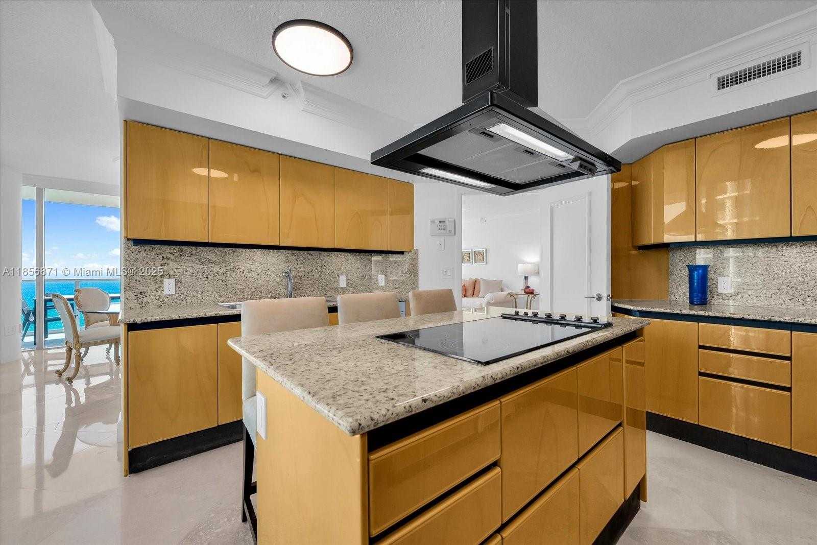 Small Image of 1455 OCEAN DR #909, Miami Beach Number 9