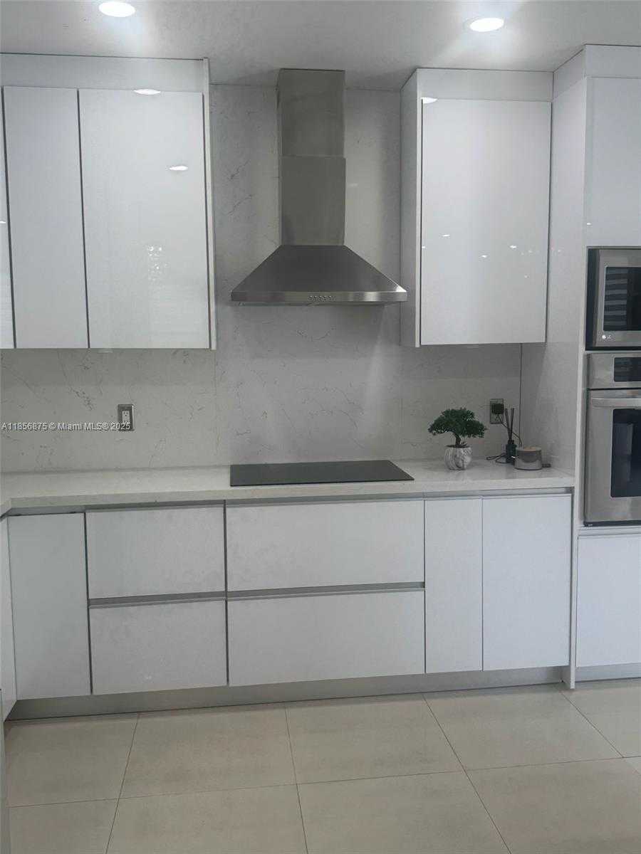 Small Image of Hialeah Number 12