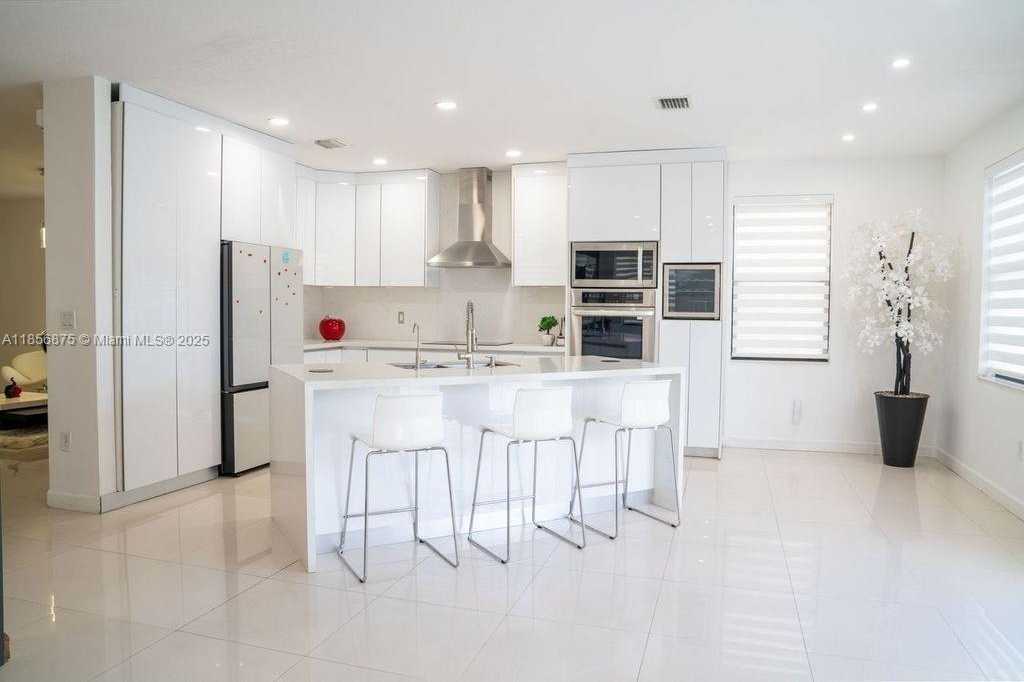 Small Image of Hialeah Number 14