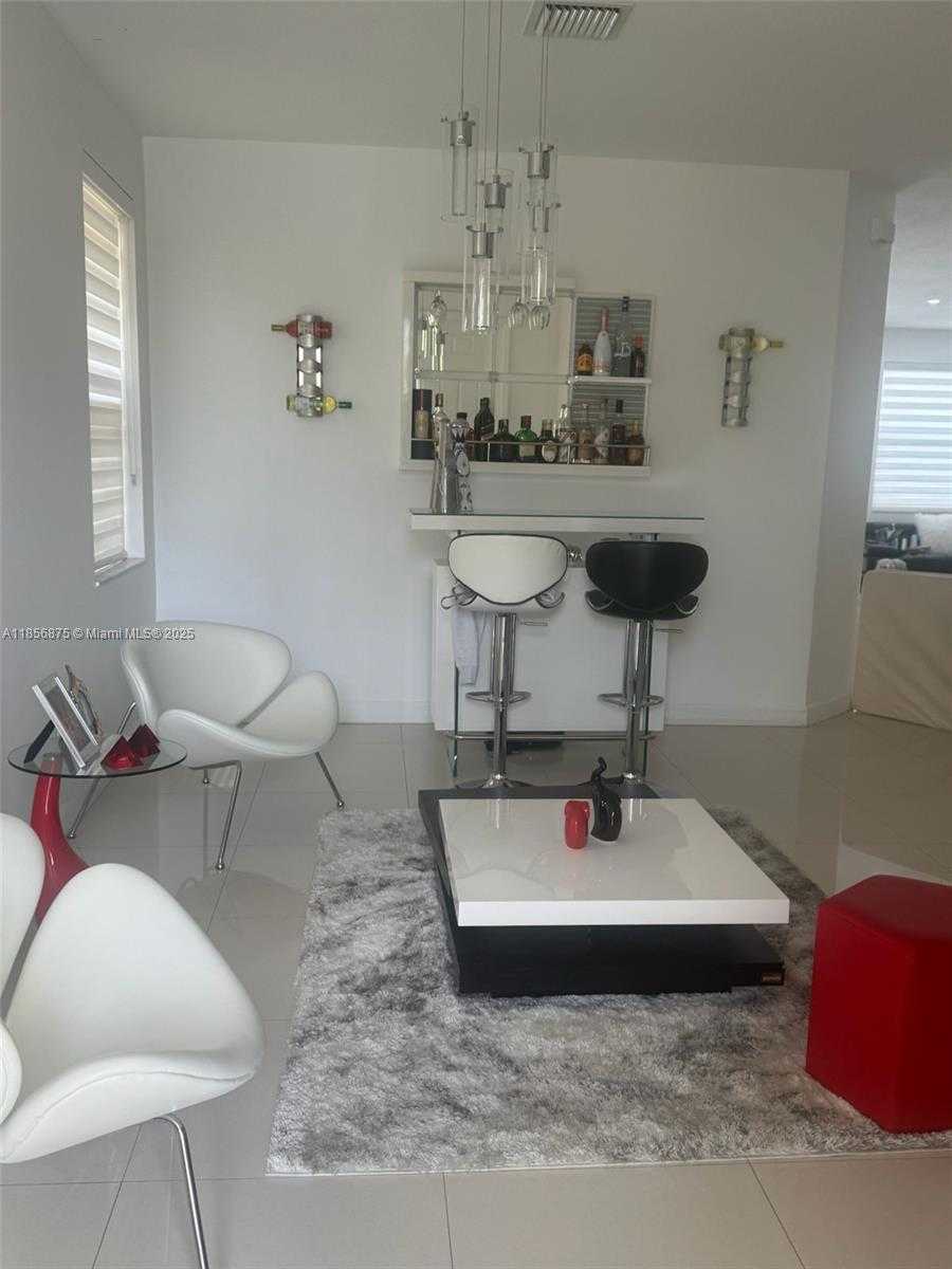 Small Image of Hialeah Number 2