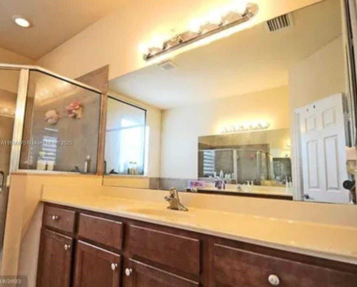 Small Image of Hialeah Number 26