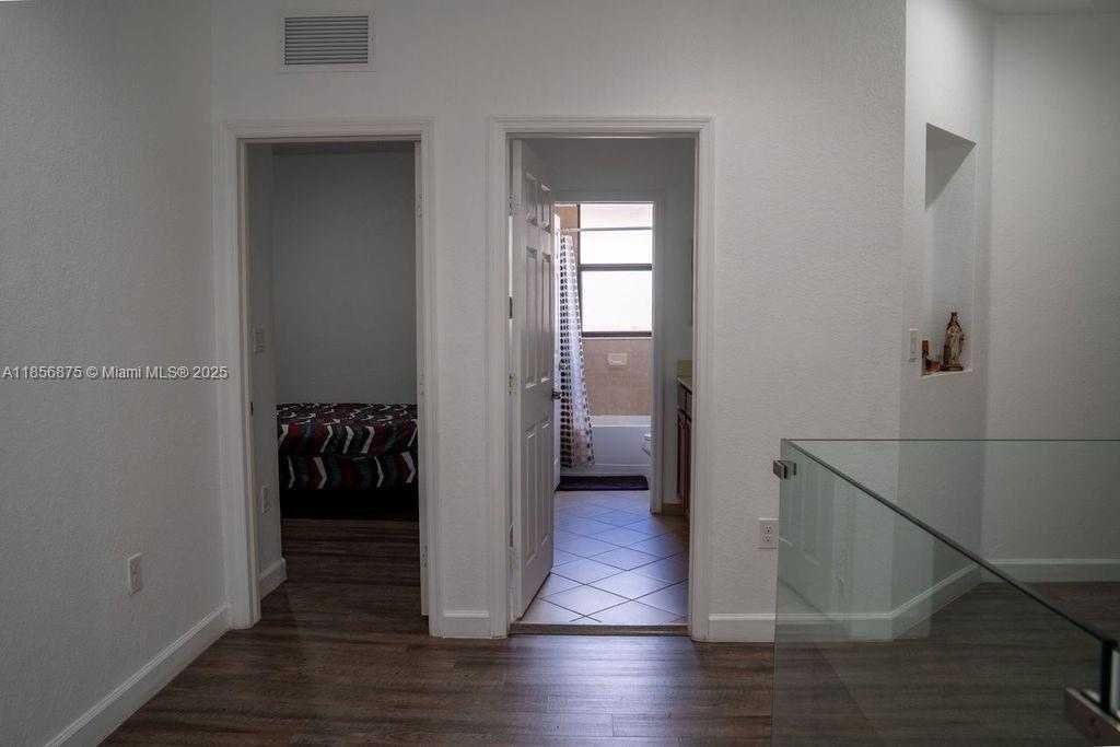 Small Image of Hialeah Number 47