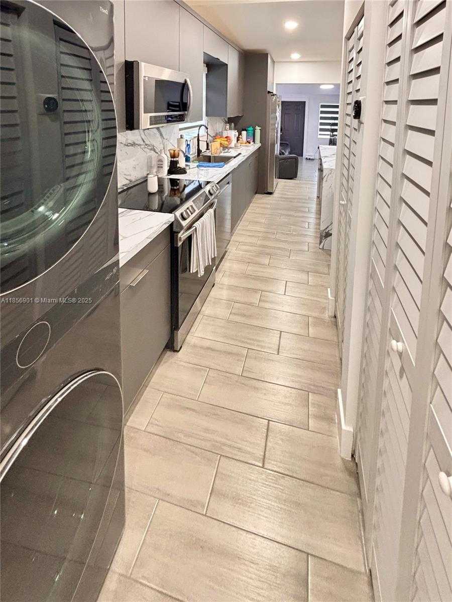 Small Image of 3100 NORTH WEST 95TH TER, Miami Number 12