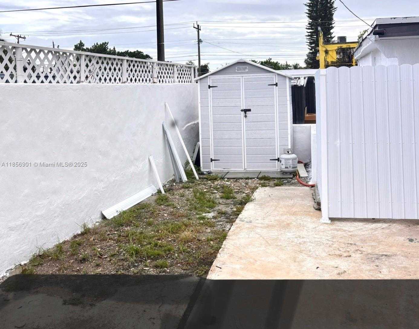 Small Image of 3100 NORTH WEST 95TH TER, Miami Number 13
